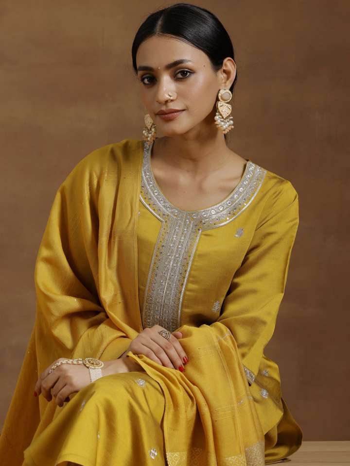 27b913d6b9f41735366660869KurtaSets2
