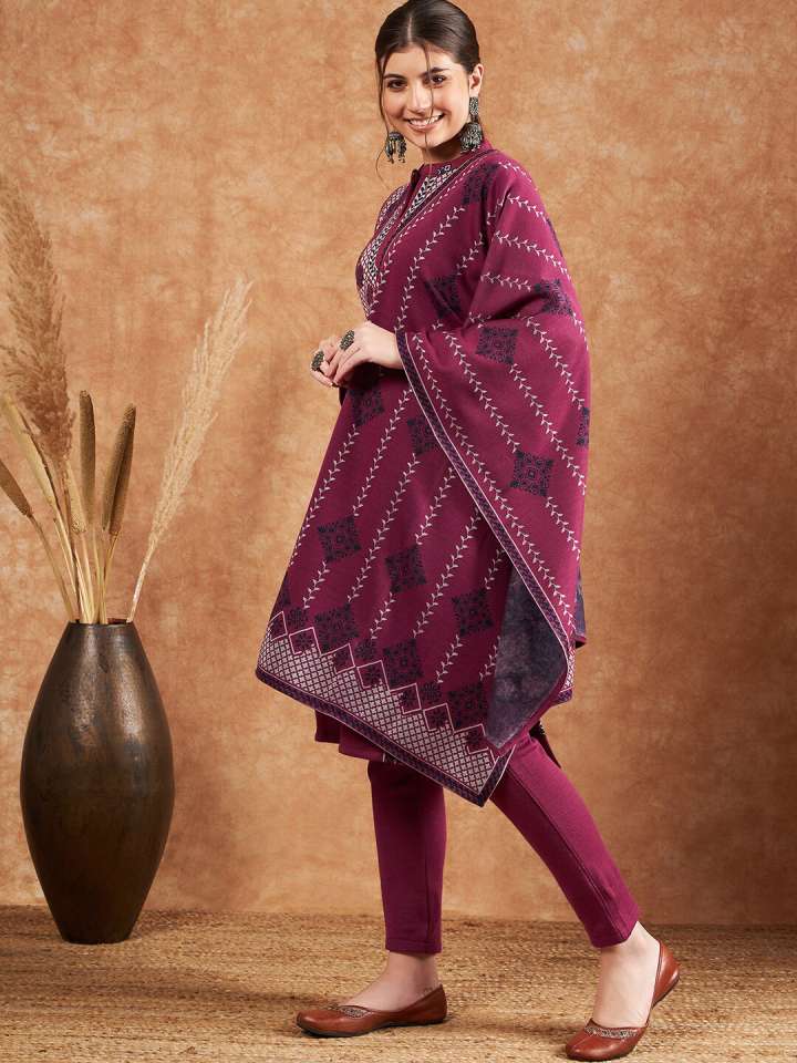 905d2bcd91df1696057260163WomenWovenDesignKurtaSet3